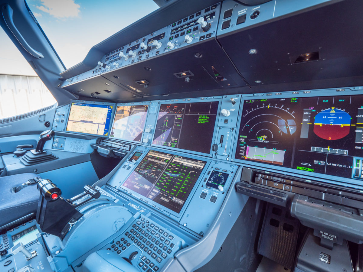 VIDEO: Airbus A350-1000 British Airways I Cockpit Tour | flyRosta.com